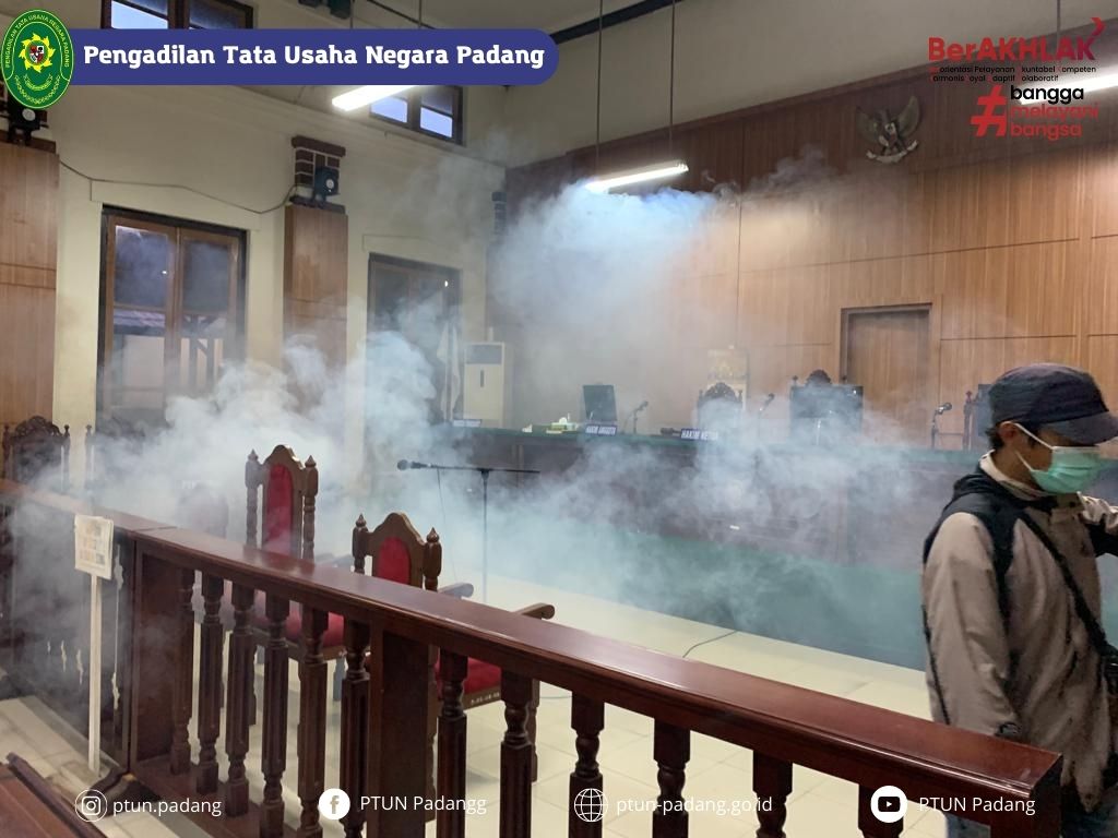 Kegiatan Penyemprotan Desinfektan di Pengadilan Tata Usaha Negara Padang