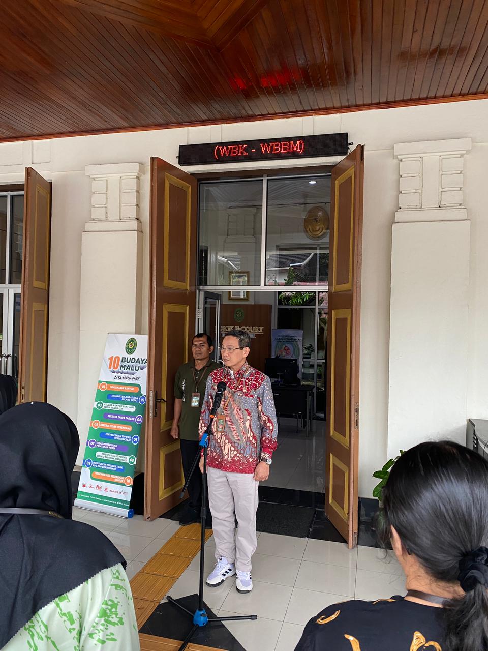 Kegiatan Rutin Apel Sore PTUN Padang