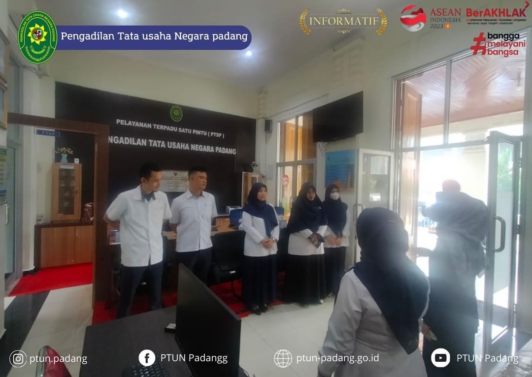 Briefing petugas PTSP yang dilakukan oleh Hakim PTUN Padang