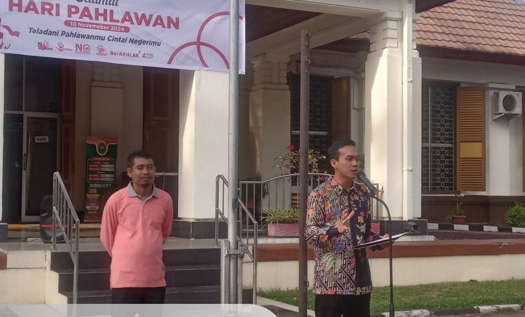 Kegiatan Apel Sore dengan pembina Hari Murti Kridalaksana, SH. 