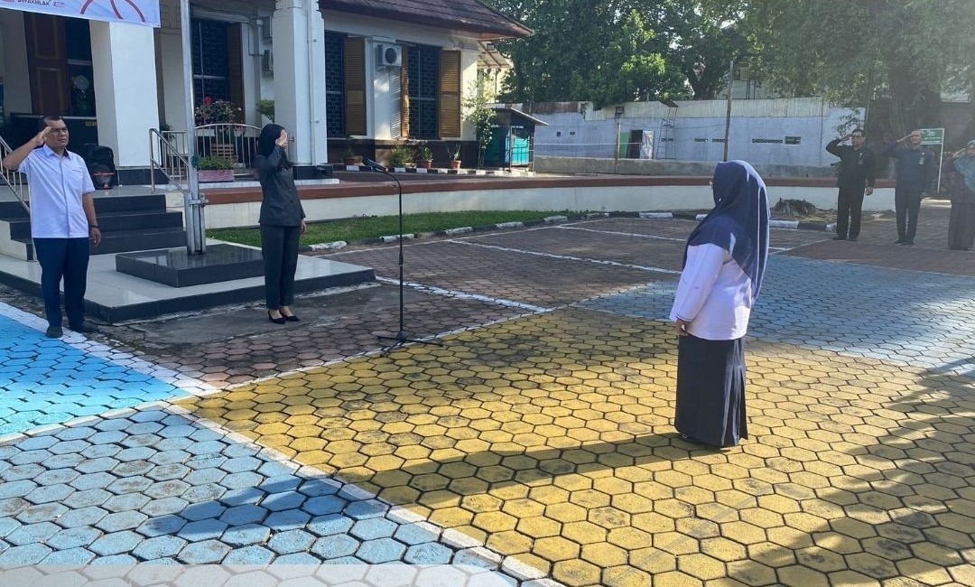 Kegiatan Apel Pagi dengan Pembina Ibu Dessy Cristi, S.H. 