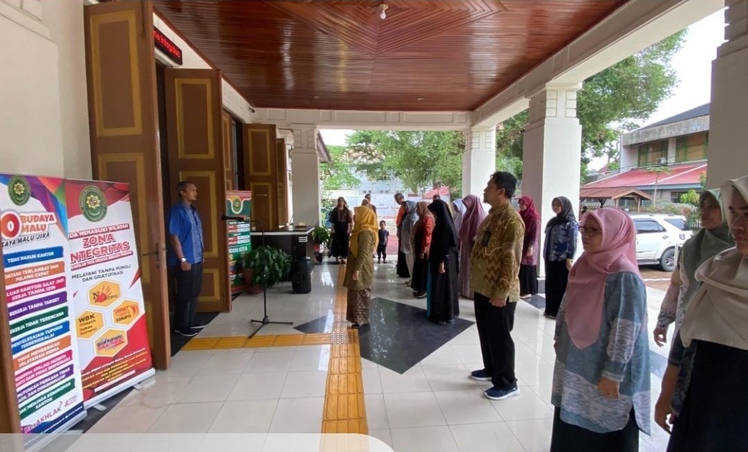 Kegiatan Apel Sore dengan Pembina Apel Bapak Rinaldi Rosba, SH., MH.