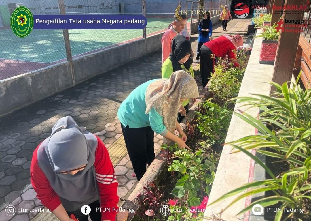 Kegiatan Gotong Royong PTUN PAdang