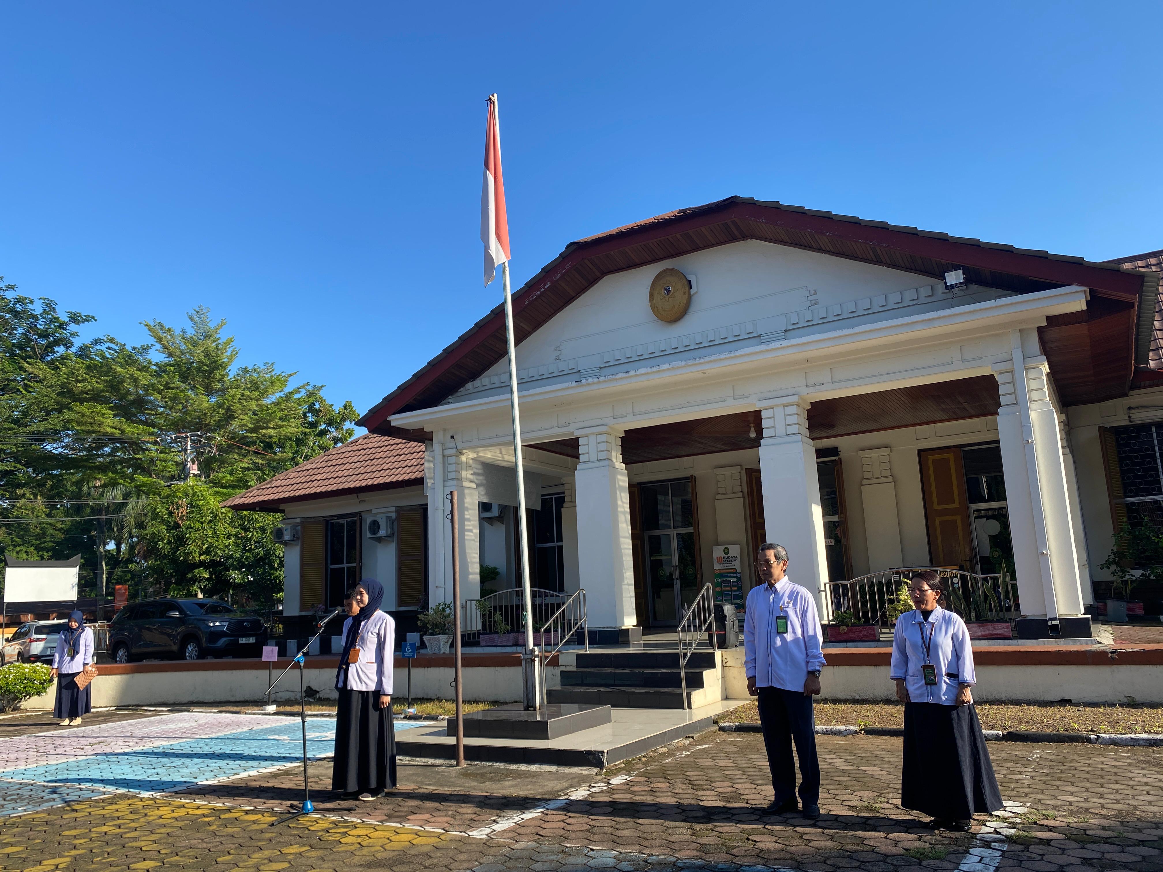 Kegiatan Rutin Apel Pagi PTUN Padang