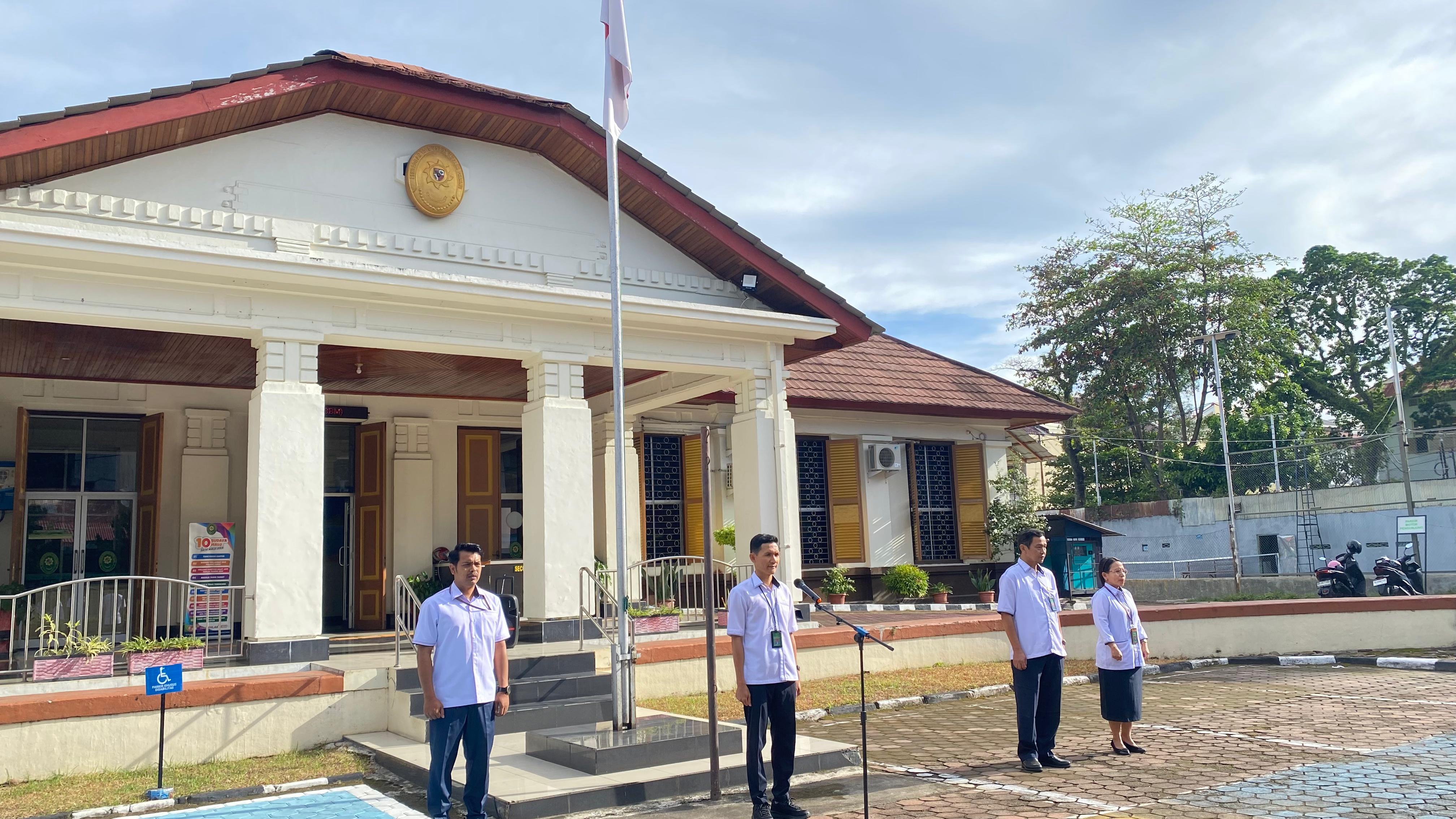 Kegiatan Rutin Apel Pagi PTUN Padang