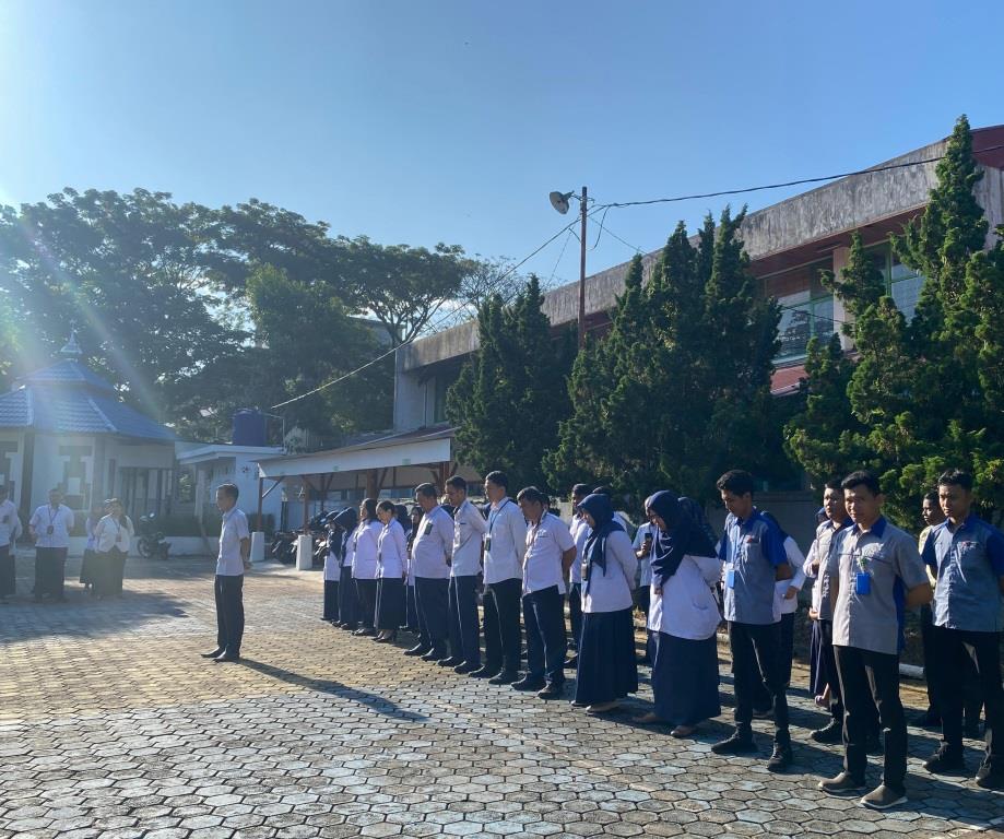 Kegiatan Rutin Apel Pagi PTUN Padang