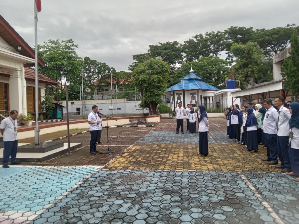 Kegiatan Rutin Apel Pagi PTUN Padang