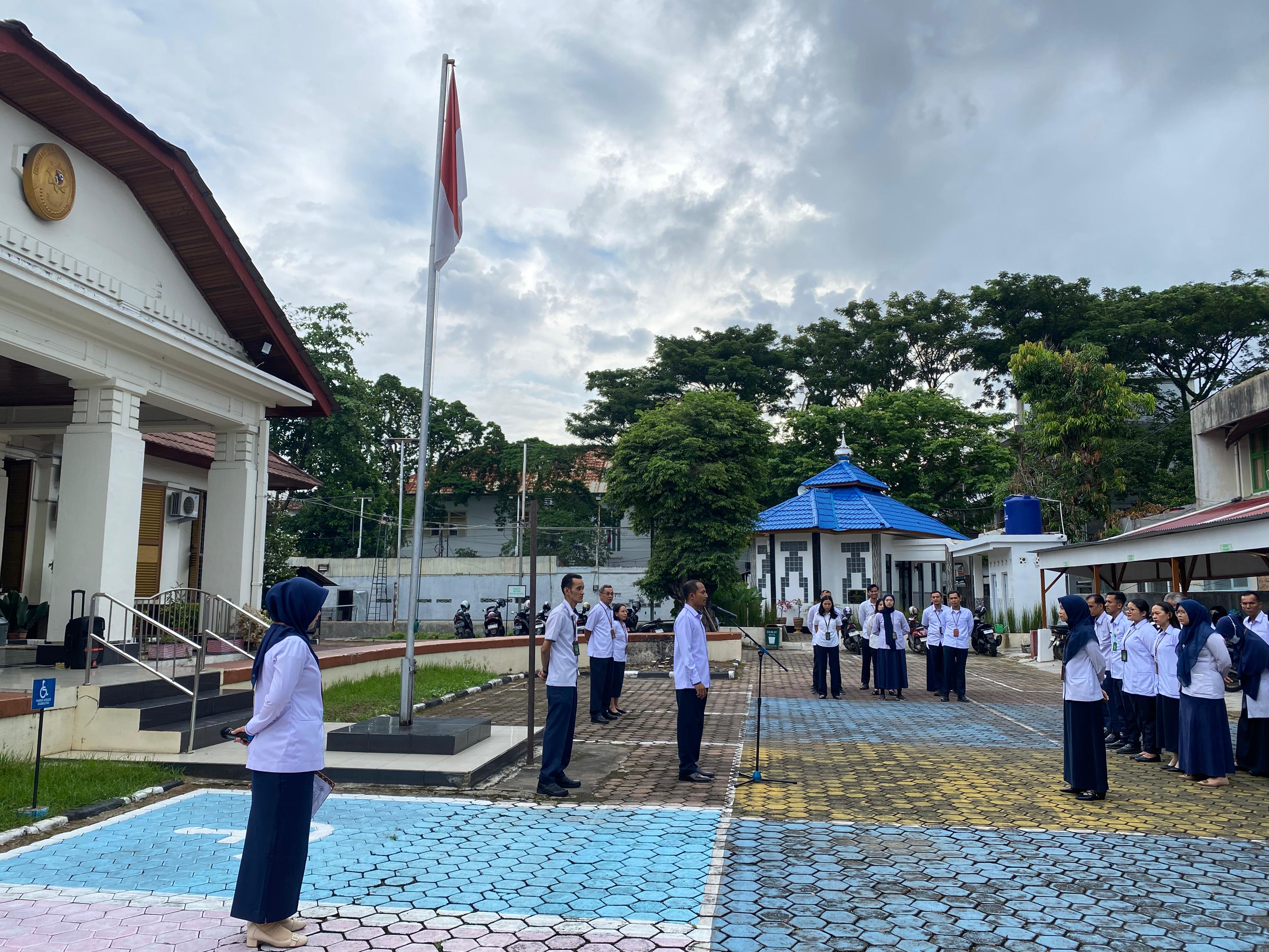 Kegiatan Rutin Apel Pagi PTUN Padang