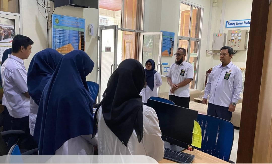 Briefing petugas PTSP