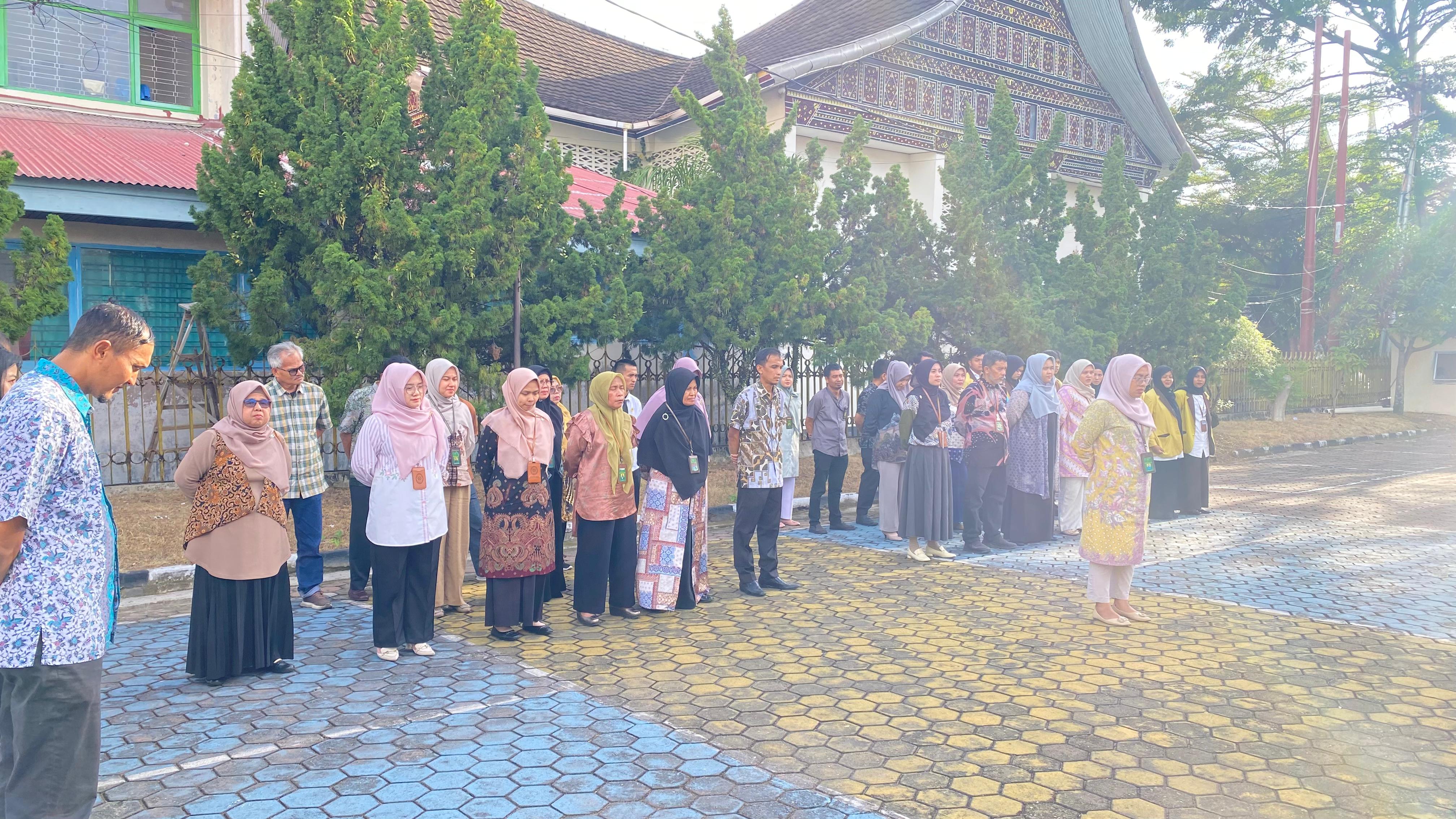 Kegiatan Rutin Apel Sore PTUN Padang