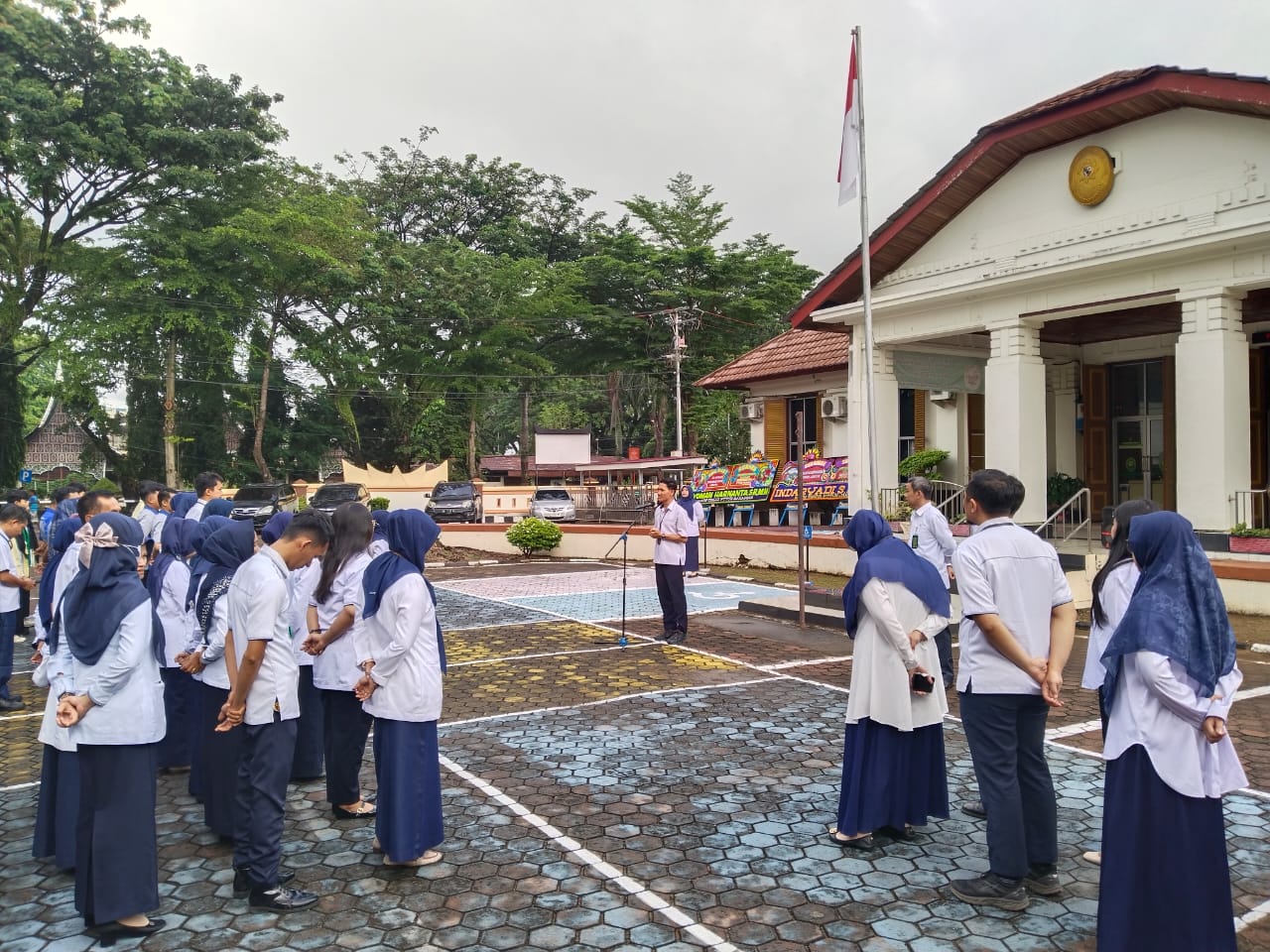 Kegiatan Rutin Apel Pagi PTUN Padang