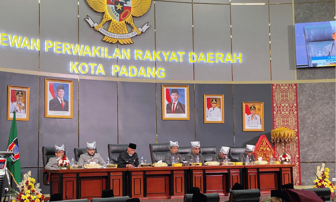 Sekretaris menghadiri Rapat Paripurna Istimewa DPRD dalam Rangka Peringatan Hari Jadi Kota Padang Ke-356