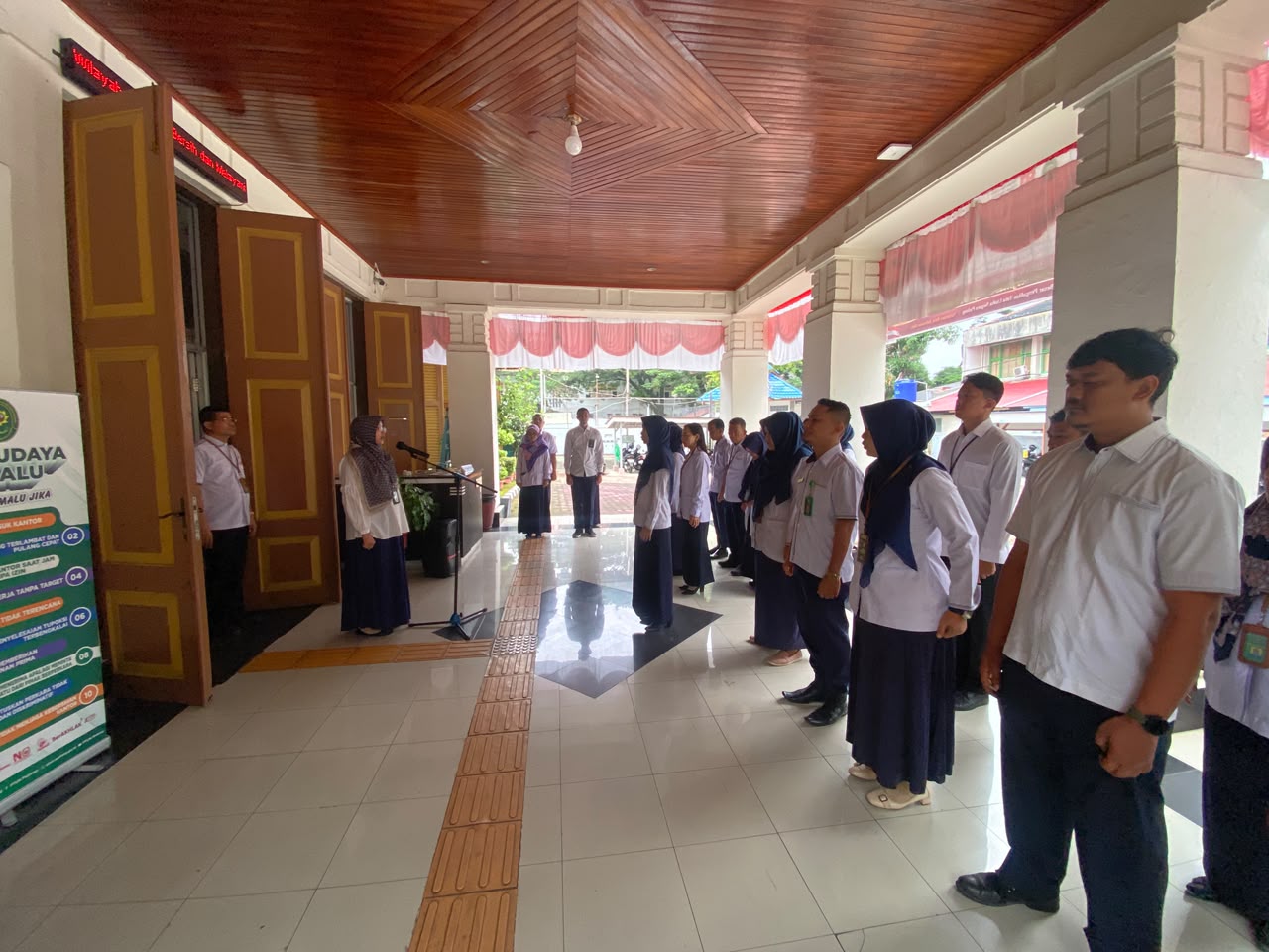 Kegiatan Rutin Apel Pagi PTUN Padang