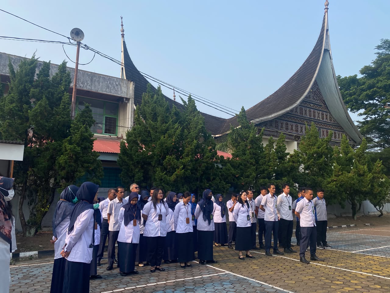 Kegiatan Rutin Apel Pagi PTUN Padang