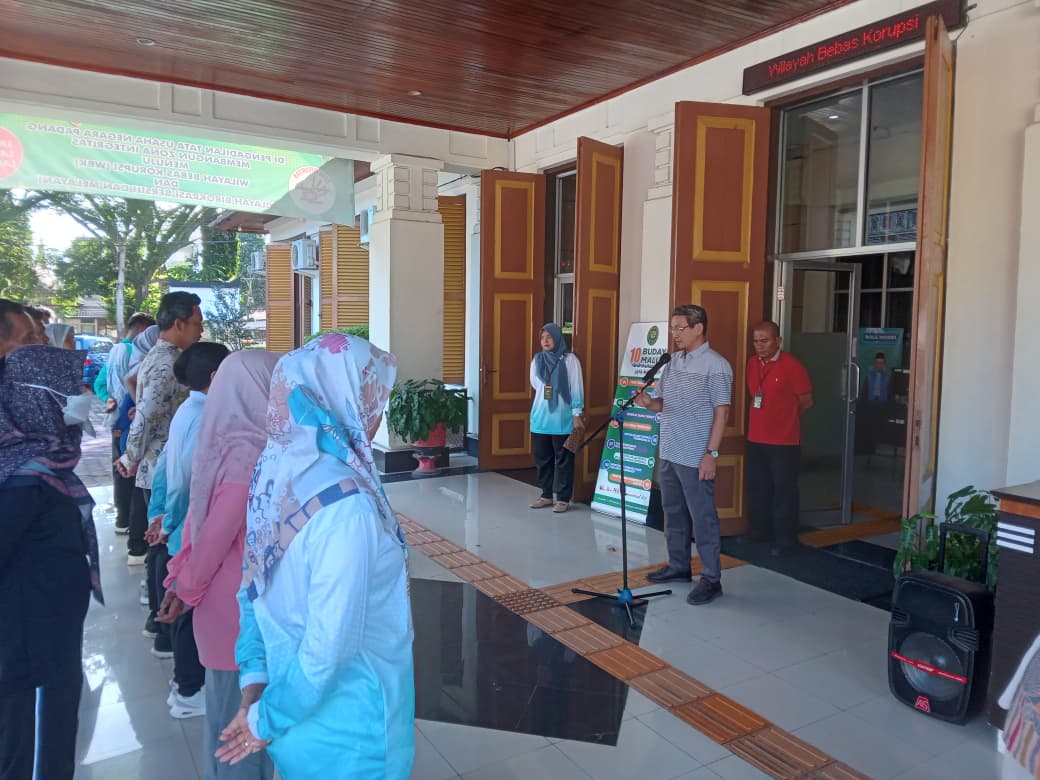 Kegiatan Rutin Apel Sore PTUN Padang