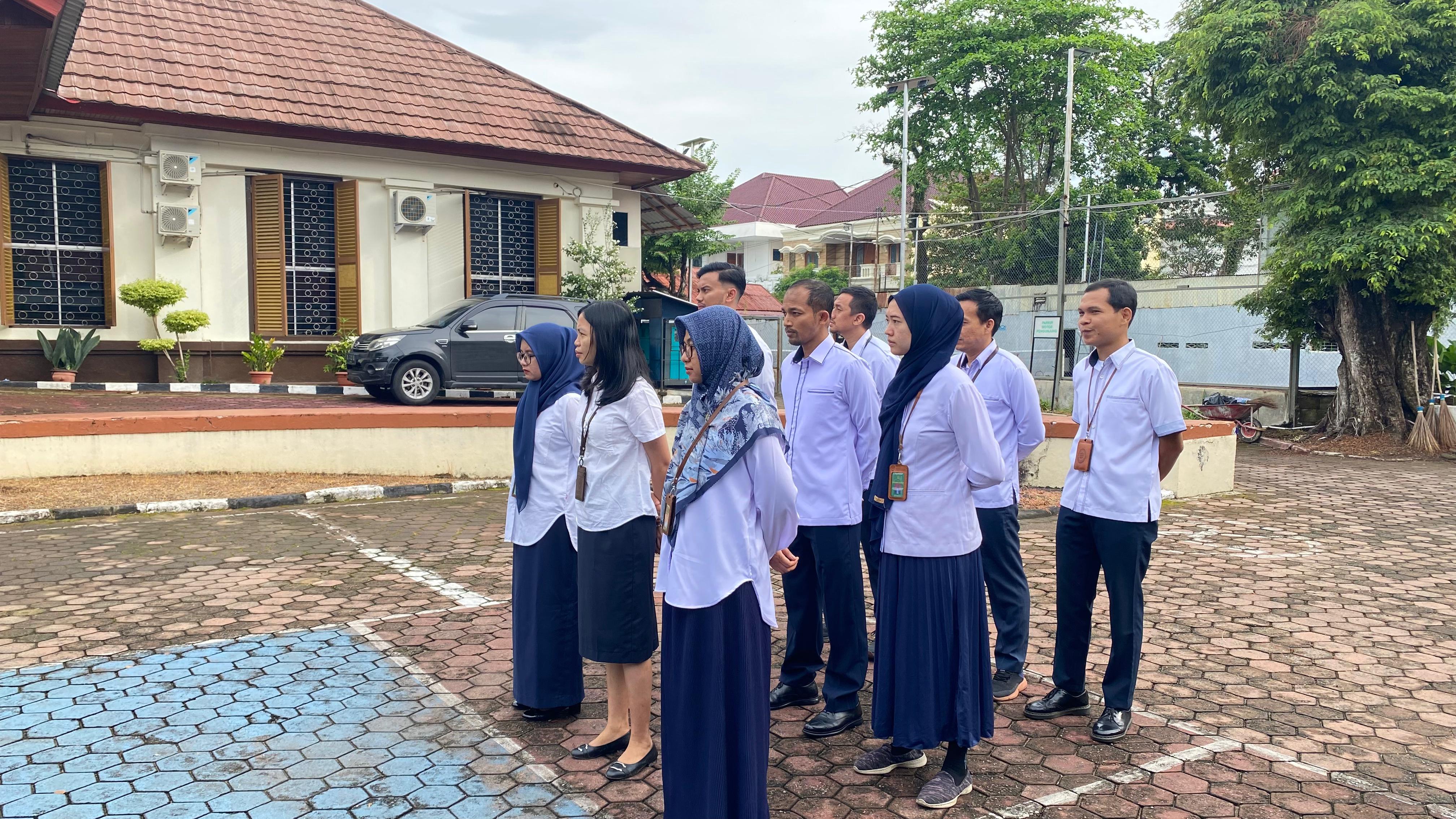 Kegiatan Rutin Apel Pagi PTUN Padang