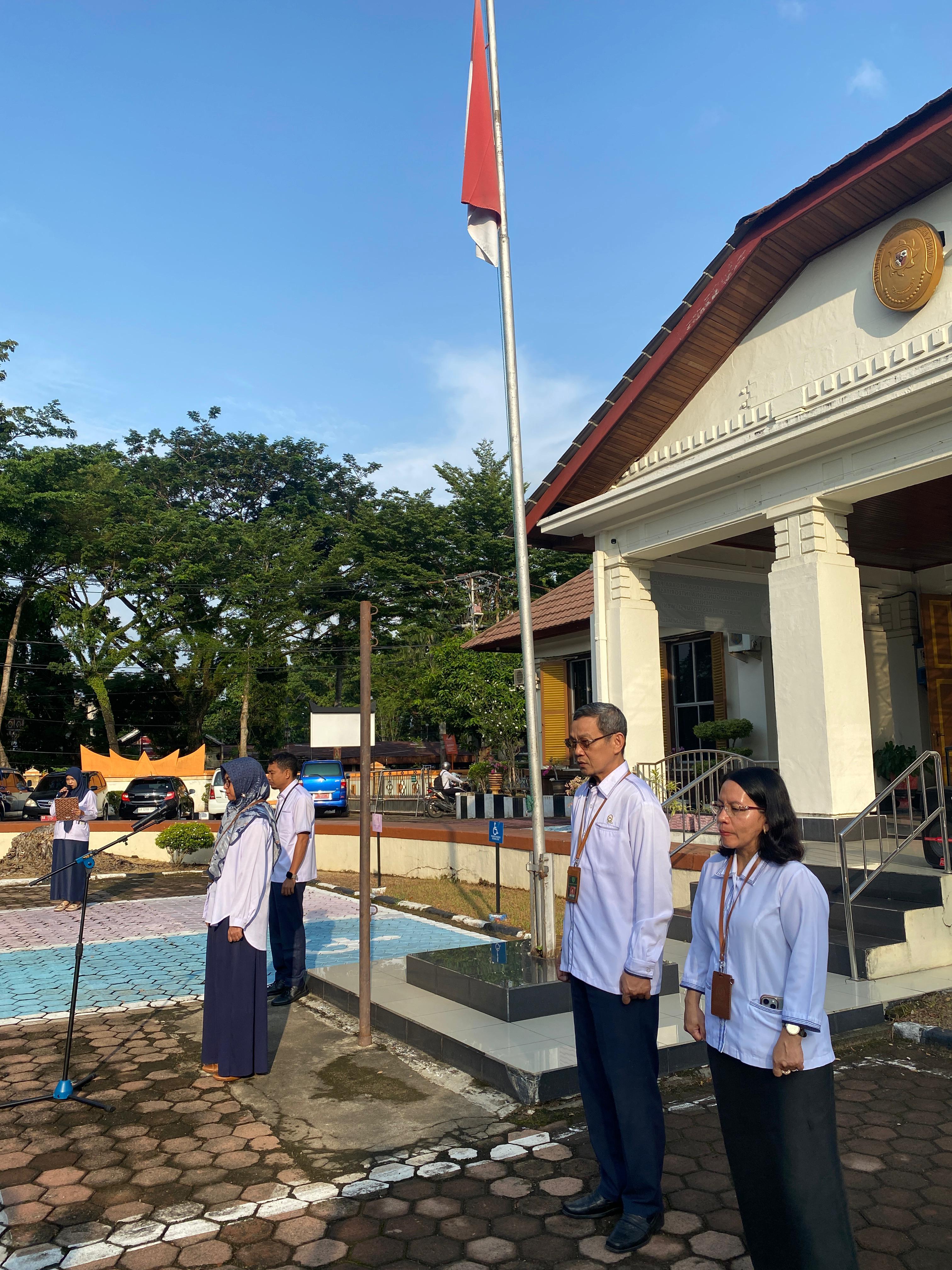 Kegiatan Rutin Apel Pagi PTUN Padang