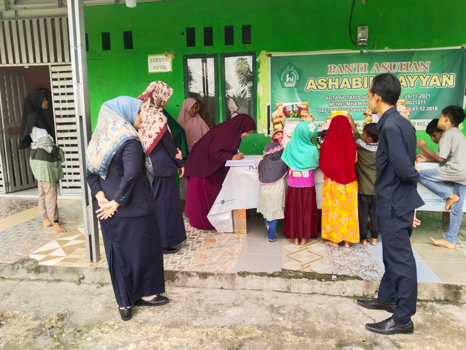 Kegiatan Penyaluran Barang Gratifikasi  Oleh Tim Unit Pengendali Gratifikasi PTUN Padang