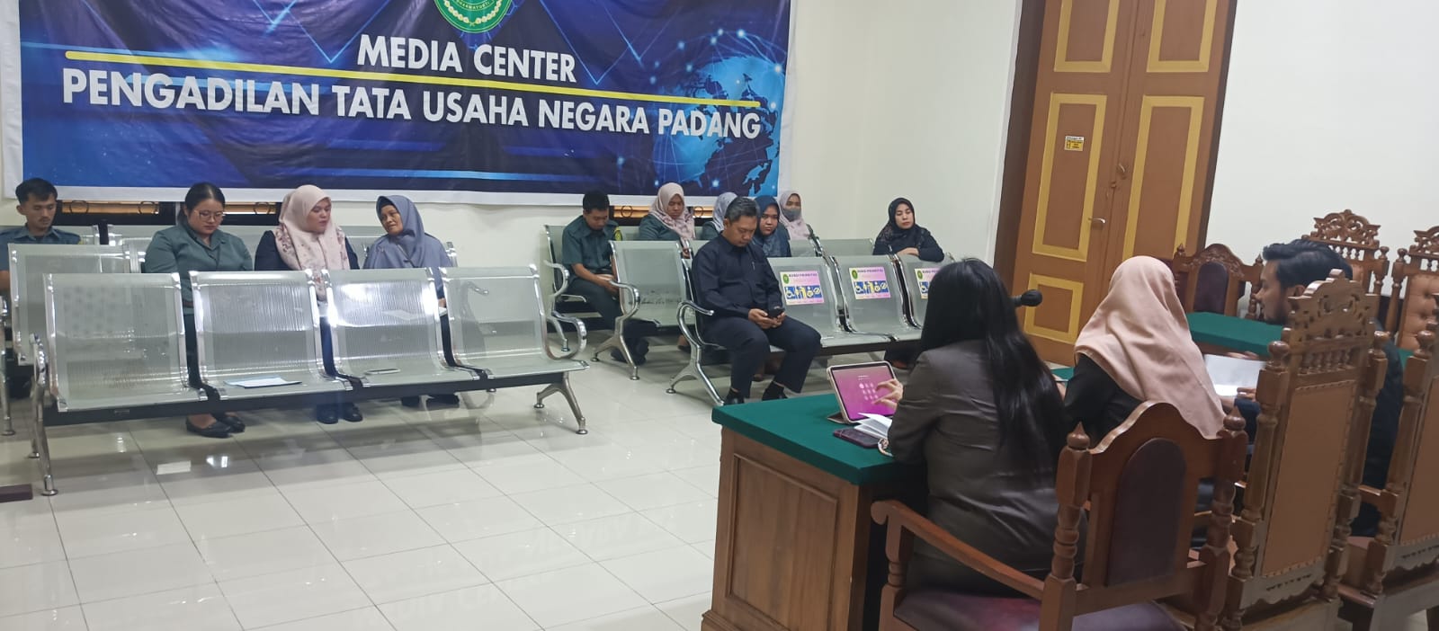 Kegiatan rapat monev website dan media sosial Triwulan I 2026