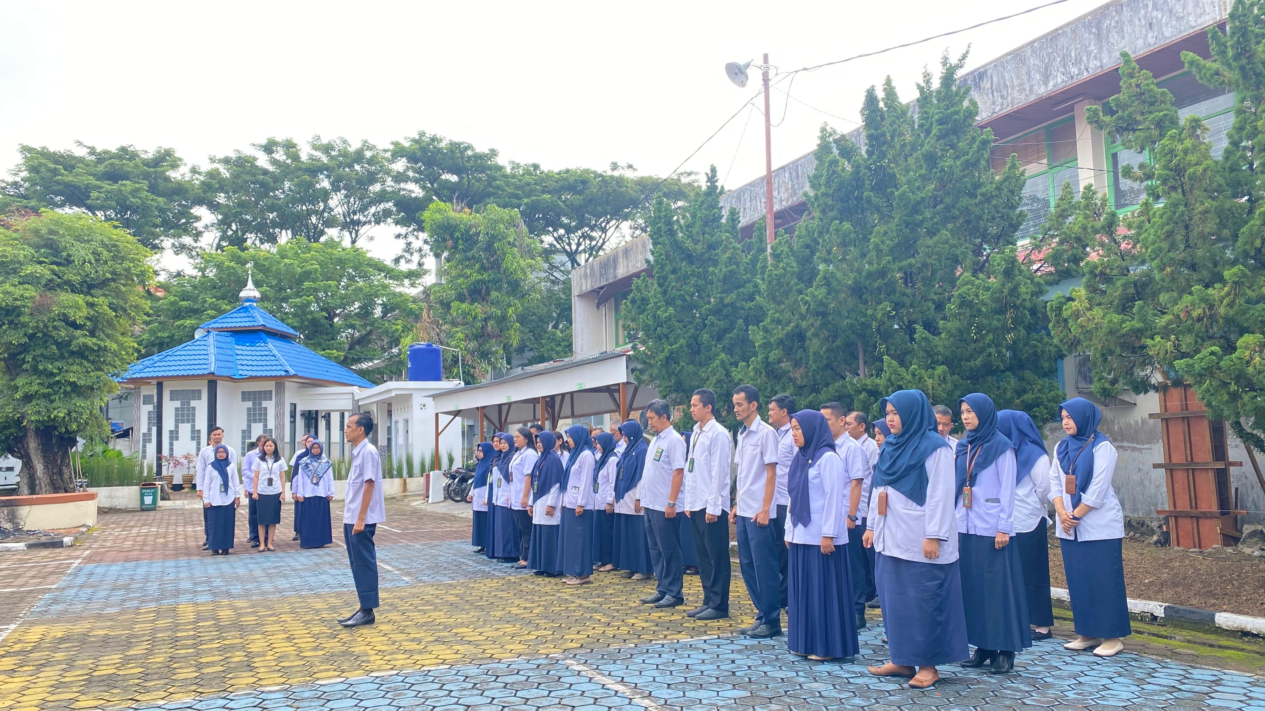 Kegiatan Rutin Apel Pagi PTUN Padang