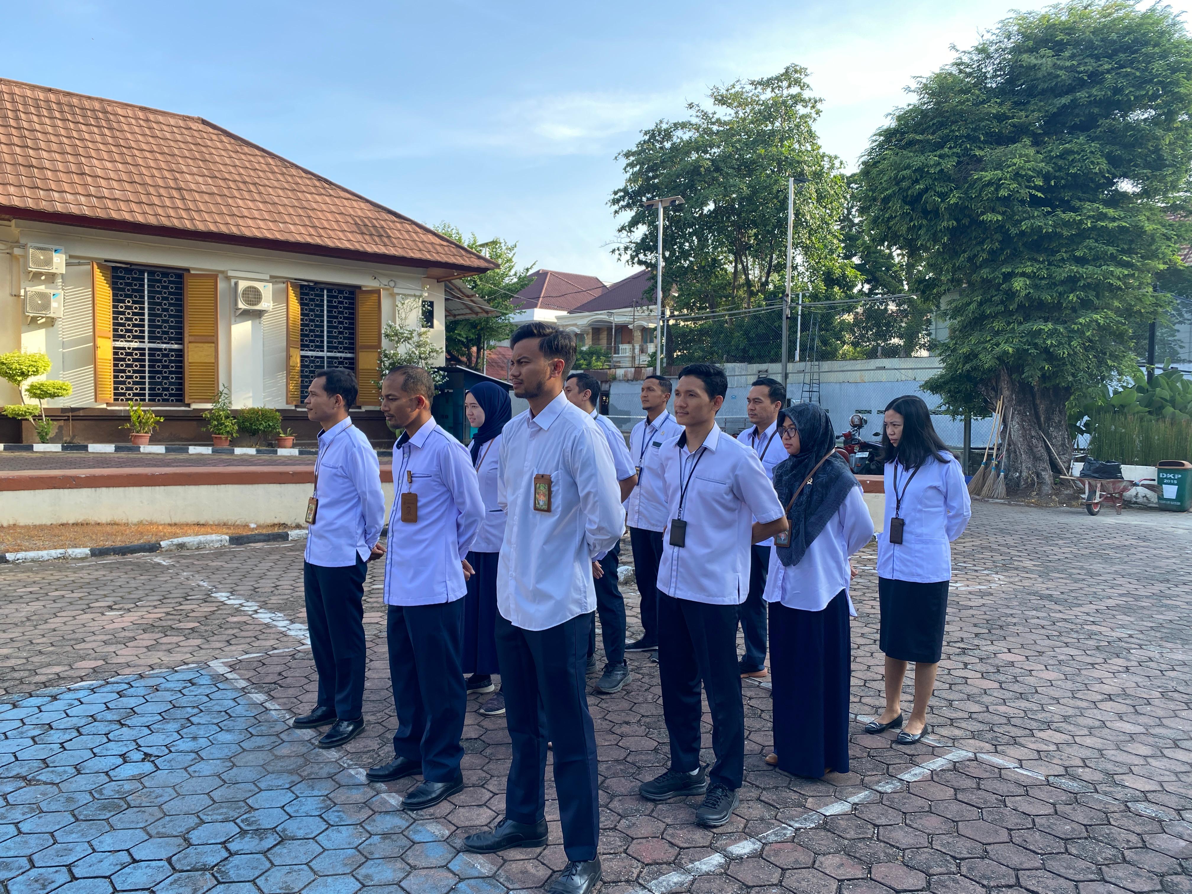 Kegiatan Rutin Apel Pagi PTUN Padang