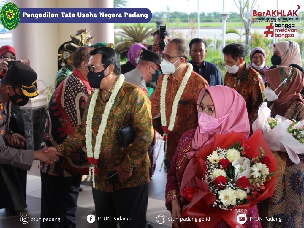 Menyambut kedatangan YM Ketua Mahkamah Agung RI (Bapak Prof. Dr. H. M. Syarifuddin, S.H., M.H.)